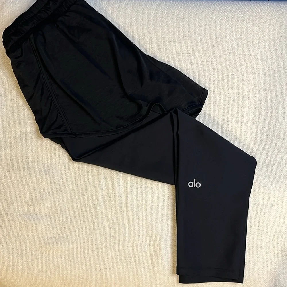 ALO Yoga capri‎ cropped leggings w shorts 2 in 1 high waisted size S